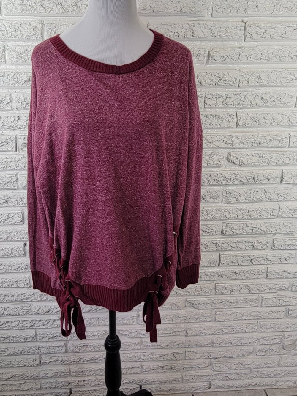 Maurices Women's 1X Sweatshirt Burgundy Plus Size Lace-Up Sides SWE189E